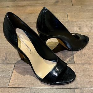 STUNNING BCBG Max Azria Black Patent Open Toe Heel Size 8.5